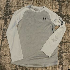 Boys medium underarmour top